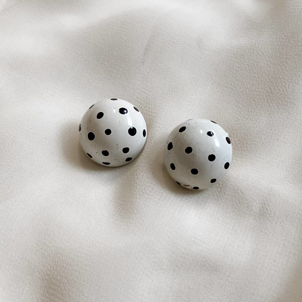 VTG Round White Black Spotted Button Earrings - Picture 5 of 6